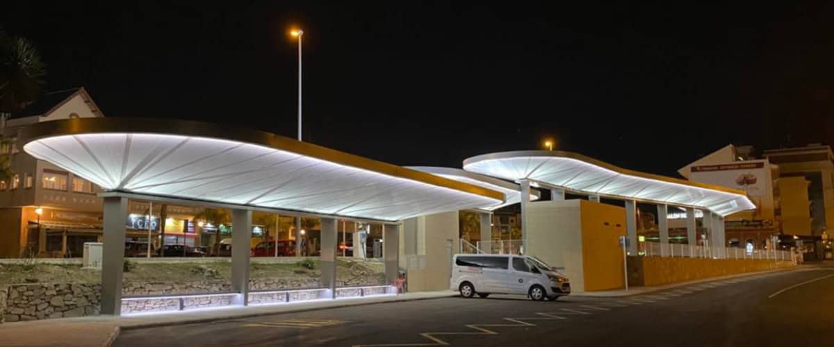 Estación de autobuses de Torrox Costa de noche