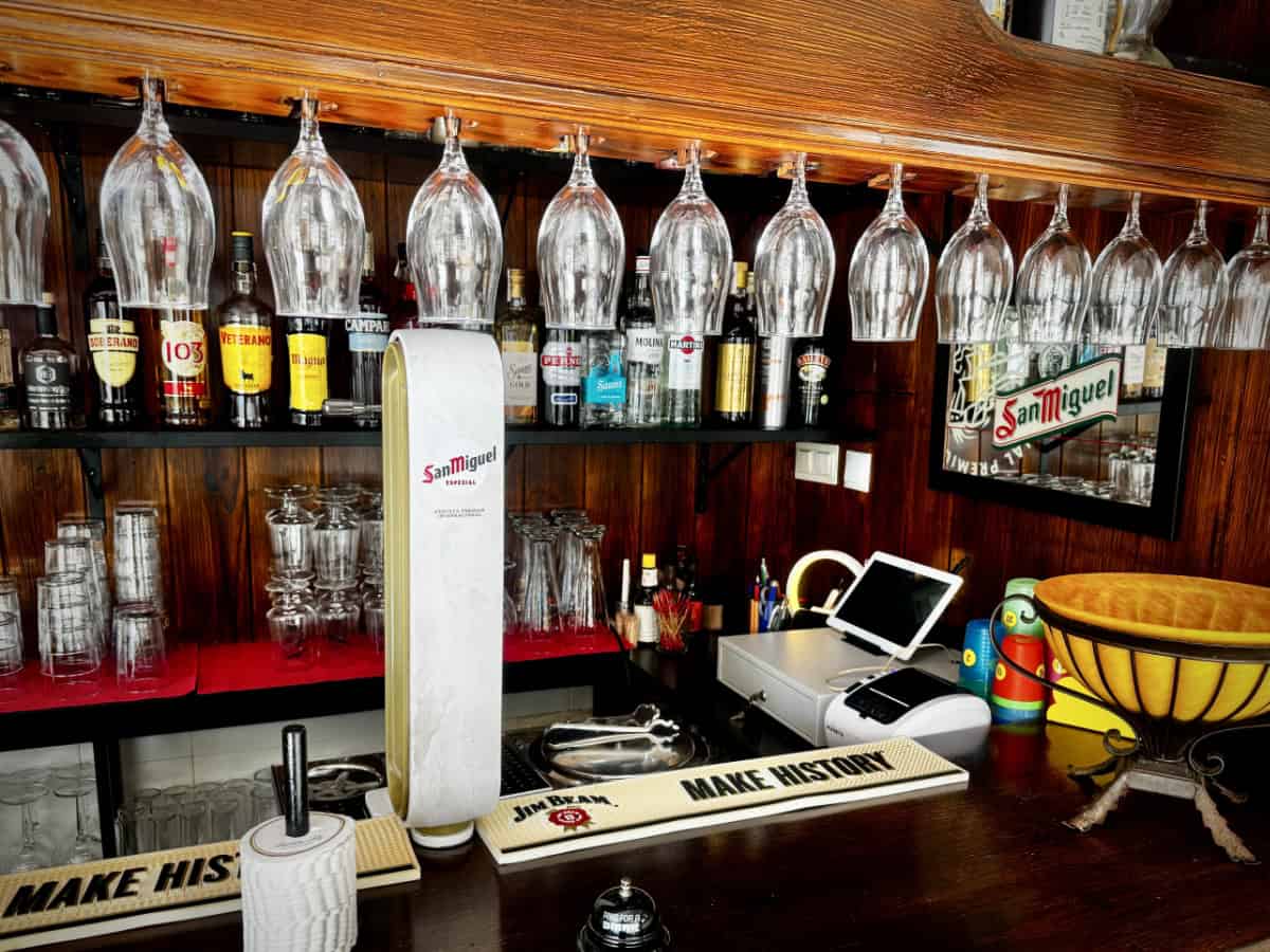 Otra Mas Bar Block 79