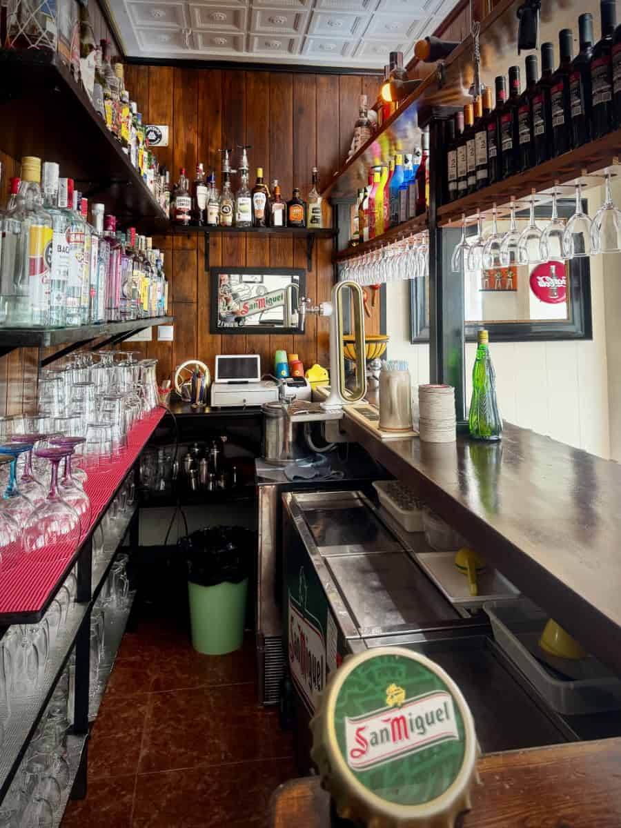 Otra Mas Bar Block 79