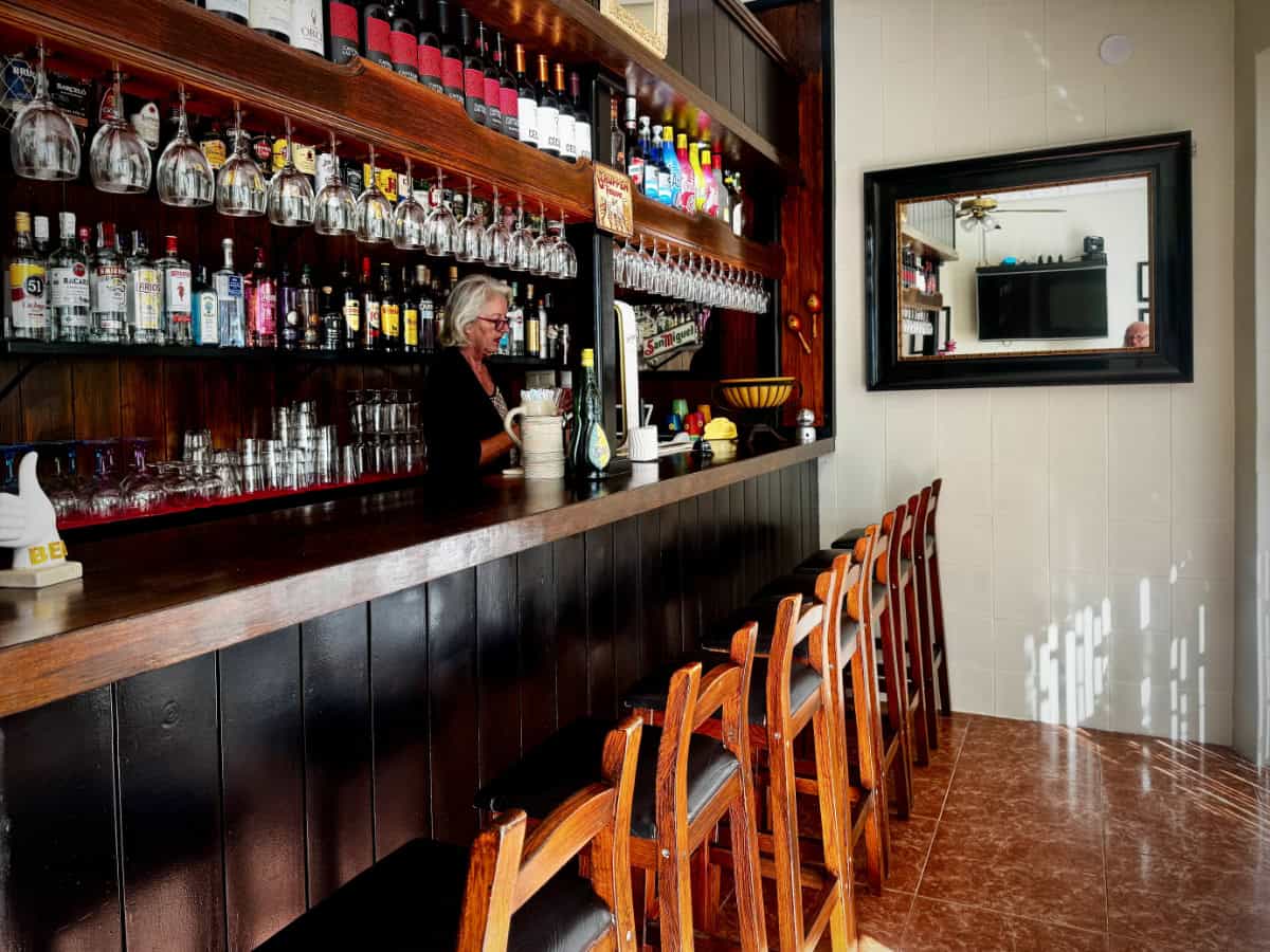 Otra Mas Bar Block 79