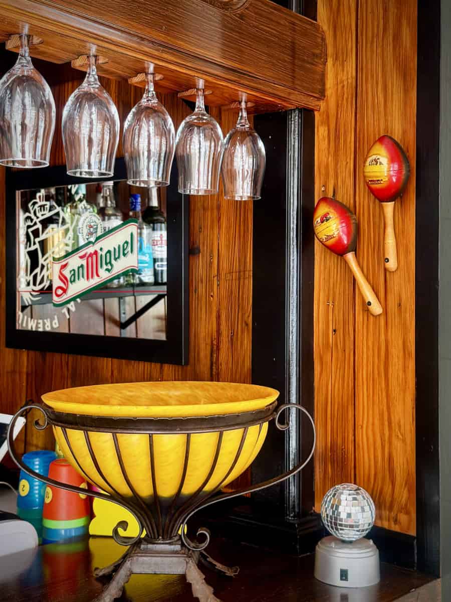 Otra Mas Bar Block 79