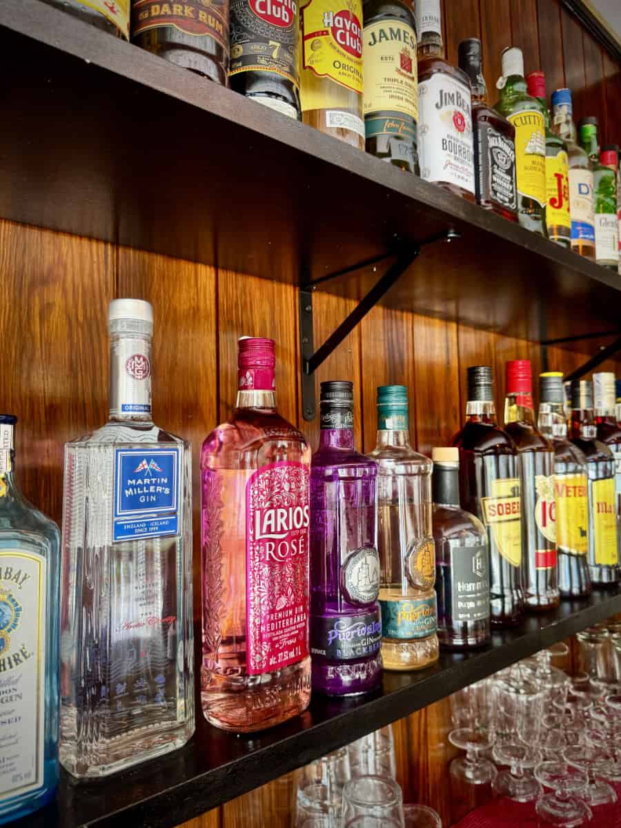 Otra Mas Bar Block 79