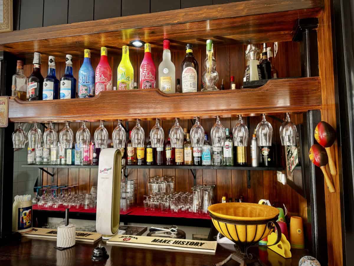 Otra Mas Bar Block 79